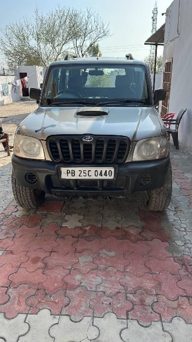 https://images10.gaadi.com/usedgaadi-sellcar/UsedCar/594b8e65-03ab-41d5-b919-d0984bd8fb92/5fe2f1ca-66b2-494d-b1ac-158222b6e31f.jpeg?imwidth=6400