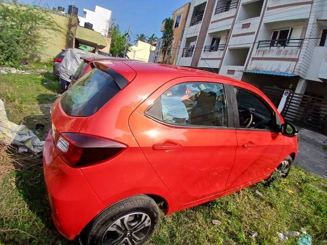 https://images10.gaadi.com/usedgaadi-sellcar/UsedCar/5999c967-194d-404a-92f5-3db7c6acf51e/d8c5c77c-598d-4c2f-a759-25abecca8979.jpg?imwidth=6401