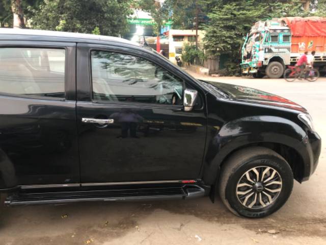 https://images10.gaadi.com/usedgaadi-sellcar/UsedCar/5a26f080-49fb-44c3-91d9-71aac40c8a9a/23b24387-03ca-4d4f-8687-50c7c5d4fdec.jpeg?imwidth=6401