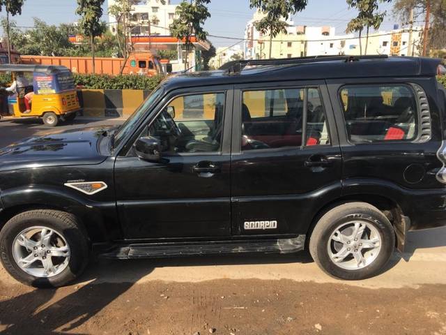 https://images10.gaadi.com/usedgaadi-sellcar/UsedCar/5a5c9f48-035d-4dab-890a-b6326ee2c96c/72bfecd2-fd6e-4ce2-8159-dcadca55e4dd.jpeg?imwidth=6401