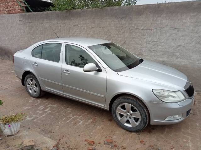https://images10.gaadi.com/usedgaadi-sellcar/UsedCar/5a7638b5-1d37-4cba-ae81-47270e6cbeab/3c0a2278-3d55-43f0-839d-b1ccf66cc904.jpg?imwidth=6400