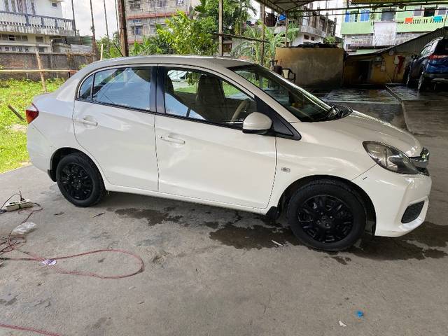 https://images10.gaadi.com/usedgaadi-sellcar/UsedCar/5ae771a3-6c43-44e5-aaa8-293feec5a1f2/c77bbf16-2a88-4466-9570-47b92edcb340.jpg?imwidth=6401