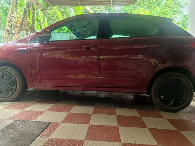 https://images10.gaadi.com/usedgaadi-sellcar/UsedCar/5b2b6161-8fe5-4e76-bce7-484ca092e076/f4e055e3-b85b-4cc3-a8d2-2782427f72e3.jpg?imwidth=6401