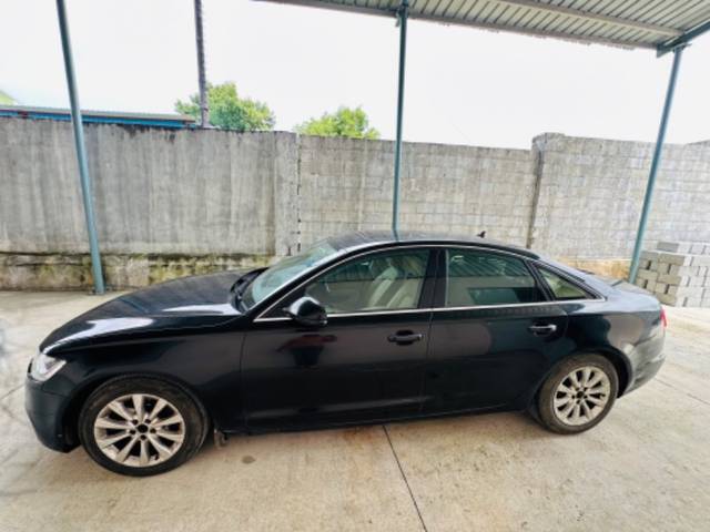 https://images10.gaadi.com/usedgaadi-sellcar/UsedCar/5b2b8c2e-5136-4877-84e0-e002d118ca10/cec4758e-803f-4527-88e3-9c3d446c3dc8.jpeg?imwidth=6401