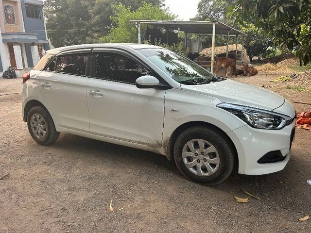 https://images10.gaadi.com/usedgaadi-sellcar/UsedCar/5b4d60f6-0e93-445d-8758-cbff53e63a09/49ad2a48-1a15-441c-b0ef-4a22e9da4720.jpg?imwidth=6400