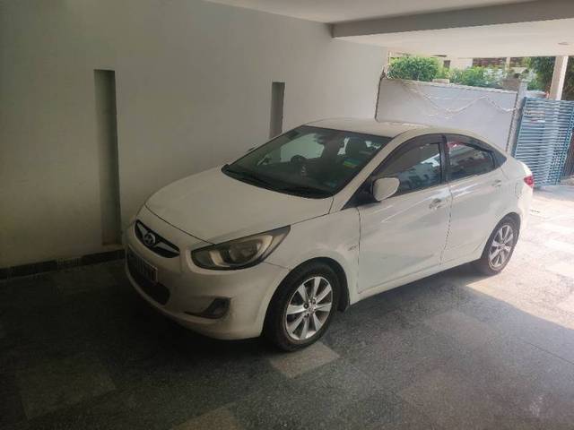 https://images10.gaadi.com/usedgaadi-sellcar/UsedCar/5b5d5110-ea18-4917-97f7-52efa00ac0f9/a5a3f2e5-dc1d-43bc-94fa-3ffb1de8ba6e.jpg?imwidth=6400