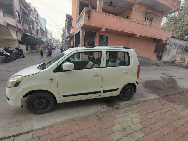 https://images10.gaadi.com/usedgaadi-sellcar/UsedCar/5b61e437-17d3-4d5e-88e6-49319a363985/c1dce78f-c964-4954-979a-db7cefe9324d.jpg?imwidth=6400