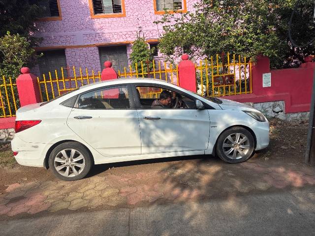 https://images10.gaadi.com/usedgaadi-sellcar/UsedCar/5b804477-7ab8-46cc-960b-ceaf3238c1e7/4e232ec7-c6d3-49ec-ab7b-7872e78e9d81.jpg?imwidth=6401