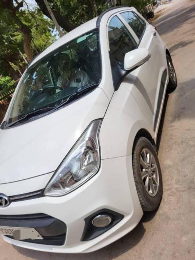 https://images10.gaadi.com/usedgaadi-sellcar/UsedCar/5b8999e4-d7fa-4b57-ab4e-49fda278fe35/e887144f-ab73-40b6-9bfa-b62bc454062b.jpg?imwidth=6400