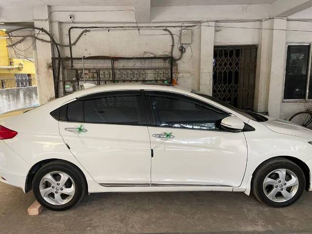 https://images10.gaadi.com/usedgaadi-sellcar/UsedCar/5baf3947-6bfd-4d9b-ae9e-8d6bb2a7adac/a0e3490c-dfac-40cf-bb32-4e65502e8f39.jpg?imwidth=6401