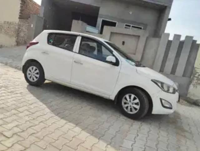 https://images10.gaadi.com/usedgaadi-sellcar/UsedCar/5c096c3c-50bf-4fee-8c31-12a8543f2b65/59fcb184-ce1f-4d4c-b784-d36839e87a72.jpeg?imwidth=6400