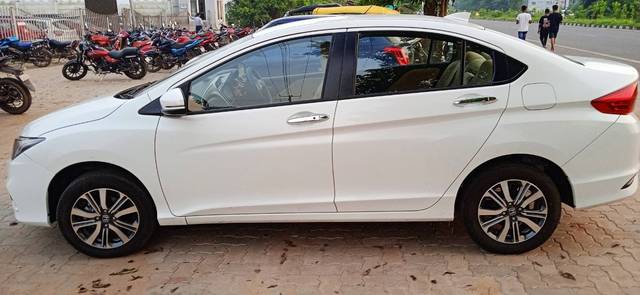 https://images10.gaadi.com/usedgaadi-sellcar/UsedCar/5c38d970-4ee6-4501-8a07-31b29d51dbfe/2fd65f23-5399-4abd-9bea-d8200c4f3c8e.jpg?imwidth=6400