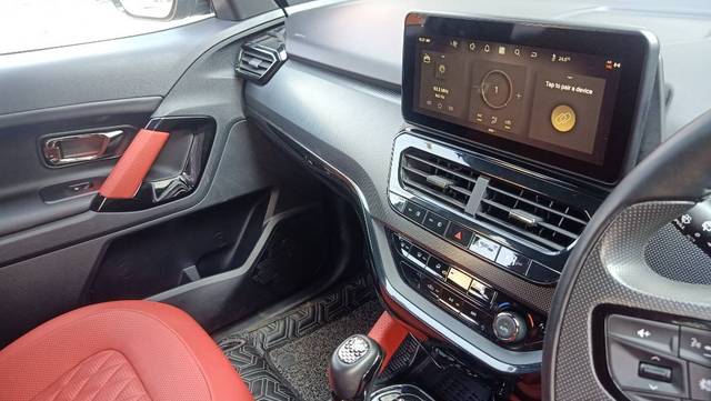 https://images10.gaadi.com/usedgaadi-sellcar/UsedCar/5c3bfd90-c138-4723-8266-70a0c71e216c/e42d16de-6bd1-4772-abb2-2b7f620f1707.jpg?imwidth=6402