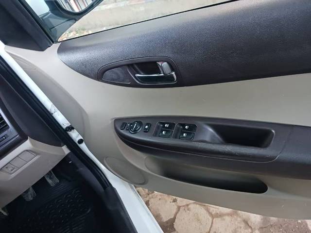 https://images10.gaadi.com/usedgaadi-sellcar/UsedCar/5cd320ee-4191-4d22-8997-ffa4de2068d4/288d742d-3278-4381-915d-b6f6f49f2bf3.jpeg?imwidth=6401