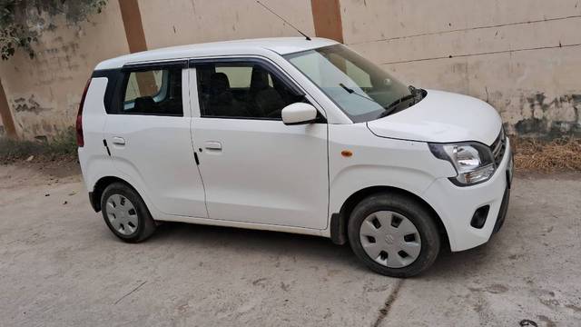 https://images10.gaadi.com/usedgaadi-sellcar/UsedCar/5cef59fe-54e4-459a-ae1e-fdc181e67e5c/28e20a0a-ffb2-4b14-b4ec-4b3933d23002.jpeg?imwidth=6400