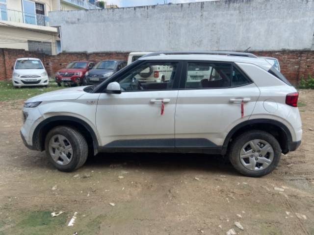 https://images10.gaadi.com/usedgaadi-sellcar/UsedCar/5cf4c391-1c9f-4d25-88e0-3fa11146d187/8bf1705d-dda3-45af-9448-614cf30f7261.jpeg?imwidth=6400