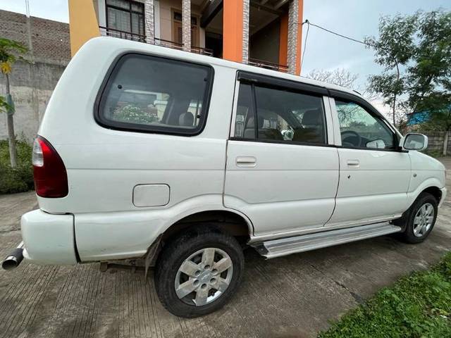 https://images10.gaadi.com/usedgaadi-sellcar/UsedCar/5d1745bb-4bd2-4256-8008-021278b1e9eb/6fbfdb8a-e8b2-4ebb-bb88-4b30a0b4e52b.jpeg?imwidth=6401