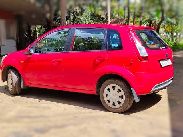 https://images10.gaadi.com/usedgaadi-sellcar/UsedCar/5d6223e4-327e-4848-8c85-b4585e8d2215/6a7cb143-a2bd-4047-ba20-4349359c7273.jpg?imwidth=6400