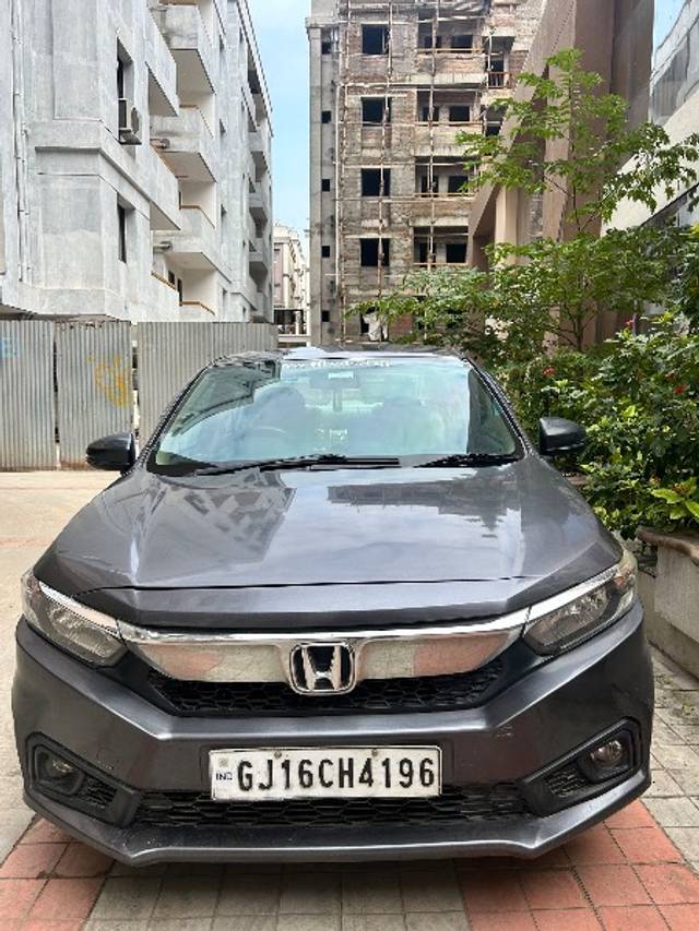 https://images10.gaadi.com/usedgaadi-sellcar/UsedCar/5d91076b-08fe-4379-87d7-77404e136e9a/fa069164-b77f-4ad1-956a-0930e60463ff.jpg?imwidth=6400