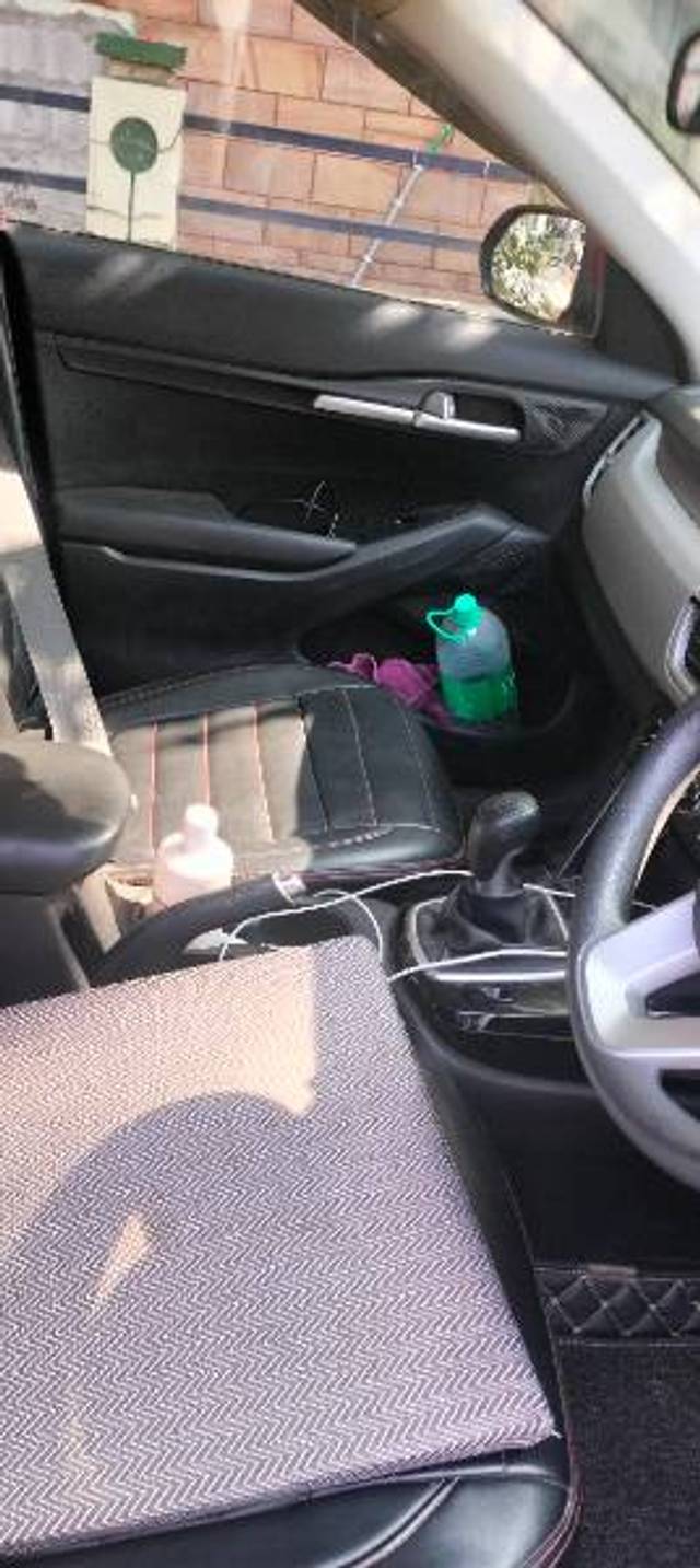 https://images10.gaadi.com/usedgaadi-sellcar/UsedCar/5dc9e1cd-b85c-4e0f-98ab-6ca34feab05b/5003c2a7-5eca-4437-b764-be7940bc397c.jpg?imwidth=6400