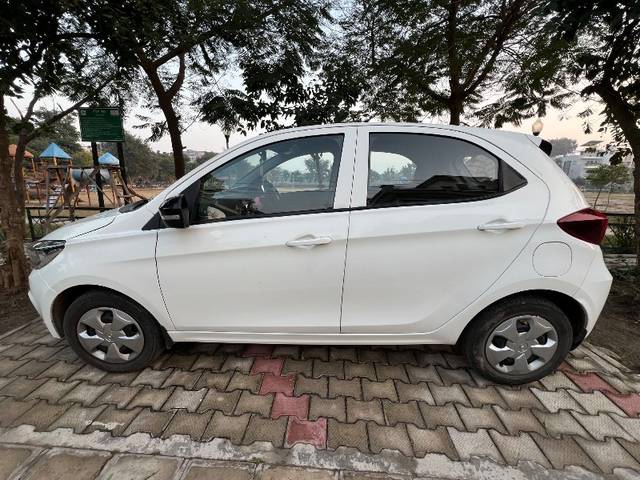 https://images10.gaadi.com/usedgaadi-sellcar/UsedCar/5e0c4521-9400-4fb9-80fb-134c80092dc9/89fadae3-3b4d-4c42-8573-27644bd0c6cb.jpg?imwidth=6402