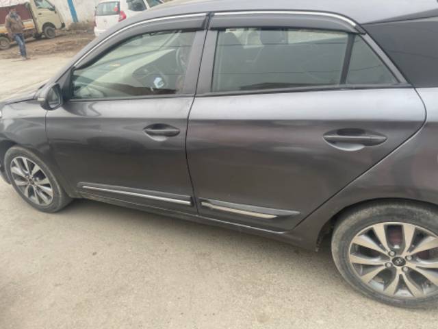 https://images10.gaadi.com/usedgaadi-sellcar/UsedCar/5e3af265-d3cc-43be-ab50-4952bc02bf95/930171af-1bb8-4ba2-9f3e-6099e073114a.jpeg?imwidth=6402