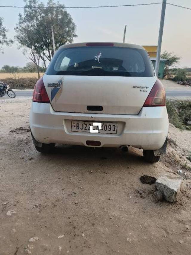 https://images10.gaadi.com/usedgaadi-sellcar/UsedCar/5e4f09e8-dbe1-4c93-87ab-6d6c19b97ddf/a08606dd-143d-4d43-bde9-ee20d2b58603.jpg?imwidth=6400