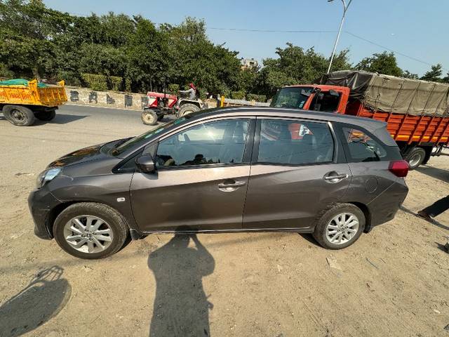 https://images10.gaadi.com/usedgaadi-sellcar/UsedCar/5e689ecc-aa7b-4857-82c1-5c7ac84a12cc/225796d9-ef14-4dcd-a57f-f7162c9057ea.jpeg?imwidth=6402