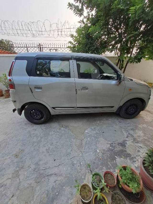 https://images10.gaadi.com/usedgaadi-sellcar/UsedCar/5ea2b04c-916b-46f2-a4bf-bb68b67f4f07/91c0a550-0f10-4236-8f71-22271d9ecad0.jpg?imwidth=6401