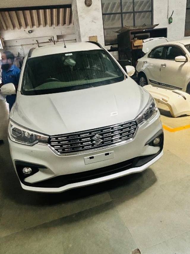 https://images10.gaadi.com/usedgaadi-sellcar/UsedCar/5eb79eda-ff13-47bc-a93b-6f7d1632d3ee/81a20dca-f5ea-4cb1-8bc8-1d6d0596f153.jpg?imwidth=6402