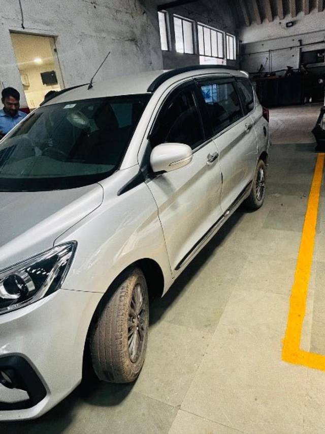 https://images10.gaadi.com/usedgaadi-sellcar/UsedCar/5eb79eda-ff13-47bc-a93b-6f7d1632d3ee/8a493c09-986f-4d65-ba44-59f06b5b9d91.jpg?imwidth=6400