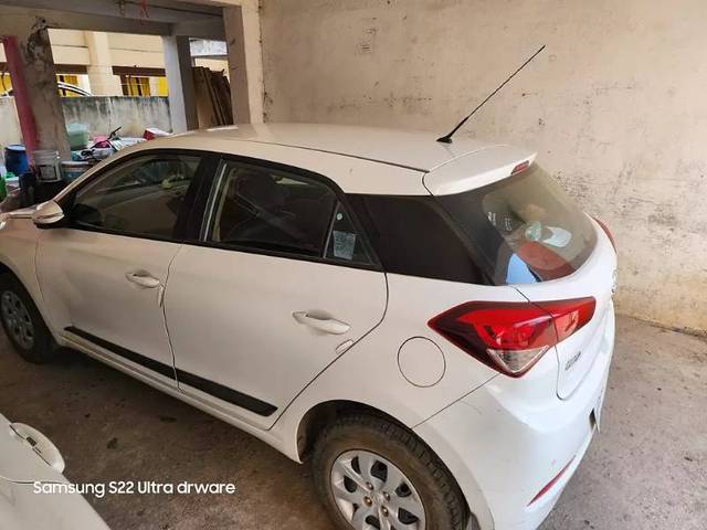 https://images10.gaadi.com/usedgaadi-sellcar/UsedCar/5ef89057-e6e6-413d-bfed-b67339ddd0b9/69de1c87-6ff6-4004-99a4-5c0261b6481a.jpg?imwidth=6402