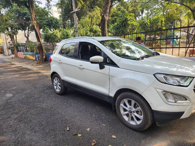 https://images10.gaadi.com/usedgaadi-sellcar/UsedCar/5f4f606a-f245-436b-bf95-c78298b76626/147c6c8a-12f3-43f4-ba9a-c206ab7f11bf.jpg?imwidth=6400