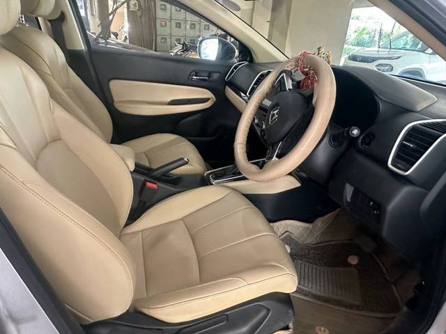 https://images10.gaadi.com/usedgaadi-sellcar/UsedCar/5f982c0e-8b7a-4b22-89ac-3e99b9833494/ca735924-54b3-4e6b-9e1c-cbad35e01ac2.jpeg?imwidth=6402