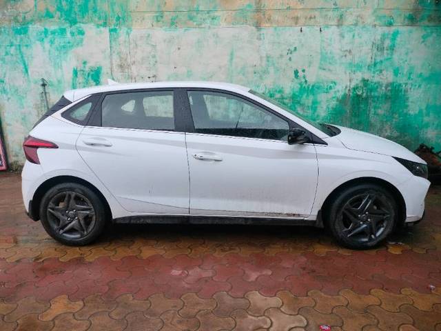 https://images10.gaadi.com/usedgaadi-sellcar/UsedCar/5fb5d411-fa69-42cd-953b-79f77ef6c398/fbd07827-40eb-4f61-95cc-0a8d83d44816.jpg?imwidth=6401