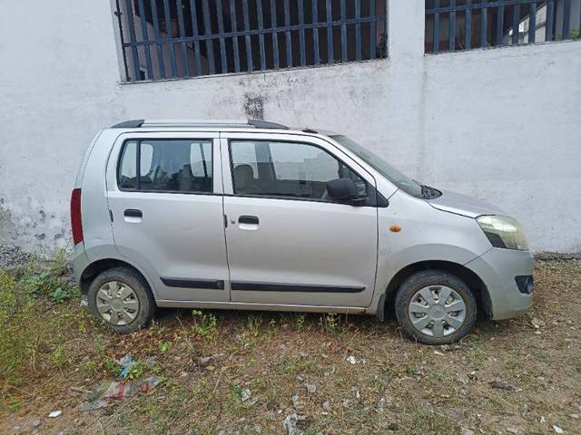 https://images10.gaadi.com/usedgaadi-sellcar/UsedCar/5fd6bcd2-6908-4014-b67d-477f8f8fbd07/4b08370d-a7d7-47e6-98d8-19bfde560d2b.jpg?imwidth=6401