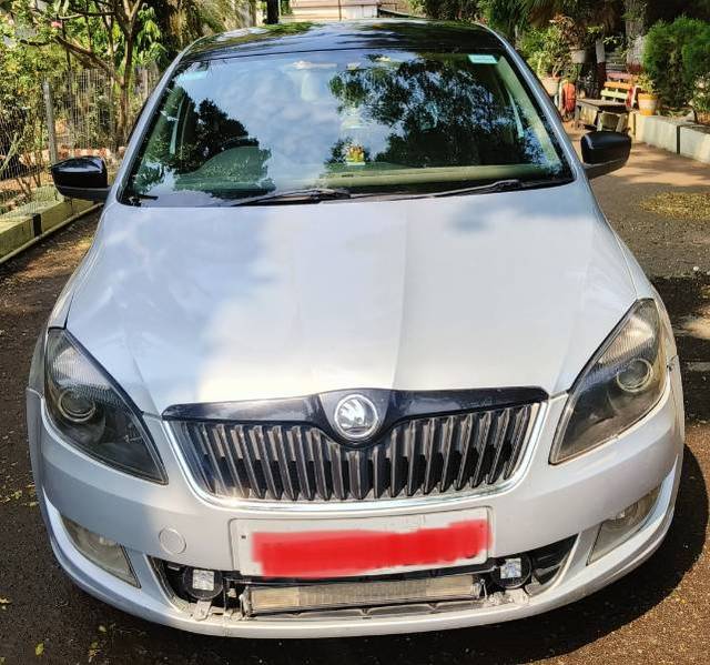 https://images10.gaadi.com/usedgaadi-sellcar/UsedCar/5fd8f1d7-932d-49aa-9ac3-4ac2b8221a8a/1f9bcd8b-92d4-4b2f-b182-c1a6d2c088d4.jpg?imwidth=6400