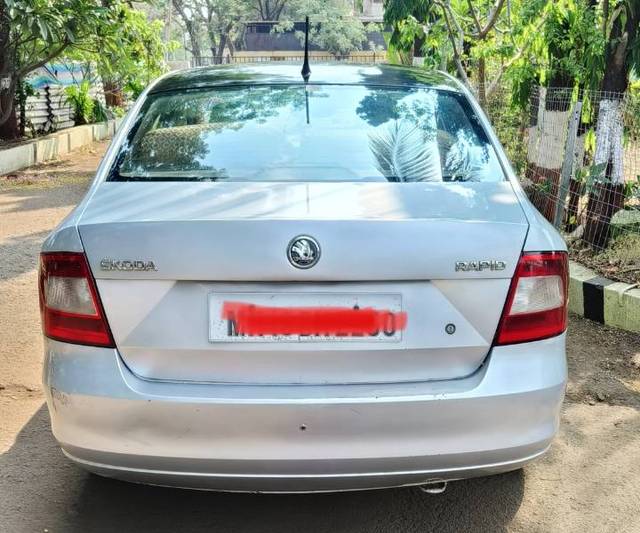 https://images10.gaadi.com/usedgaadi-sellcar/UsedCar/5fd8f1d7-932d-49aa-9ac3-4ac2b8221a8a/e3e4eea5-1ee9-4e63-ac9b-139accd1c1a0.jpg?imwidth=6402