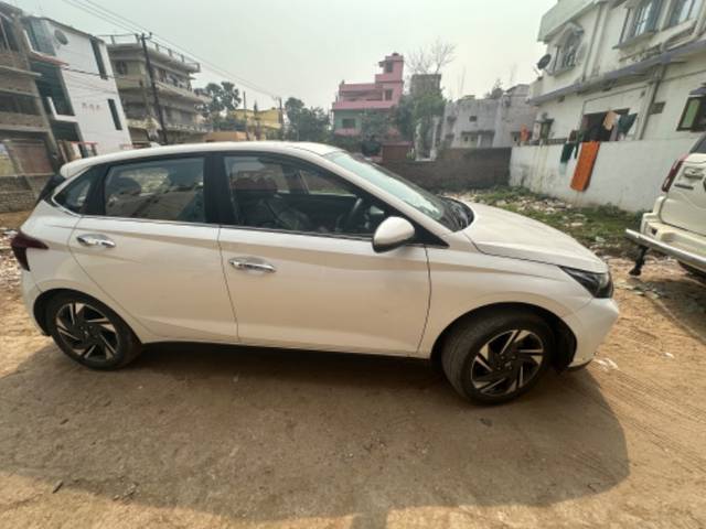 https://images10.gaadi.com/usedgaadi-sellcar/UsedCar/6022b165-b11c-4036-a8aa-bba136927061/29d8b4b9-a3a7-4034-b085-dfd395024e52.jpeg?imwidth=6401