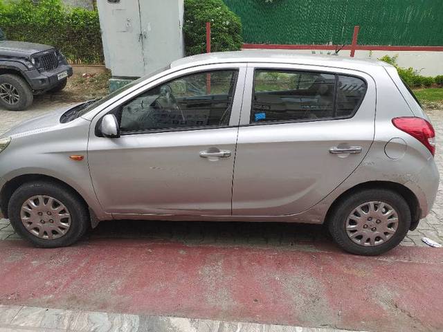 https://images10.gaadi.com/usedgaadi-sellcar/UsedCar/609b8d48-34ed-45b7-9f1d-6d5482bc19fc/8d057cd4-8a74-4d3a-a1a2-7141ad58bd4c.jpg?imwidth=6402