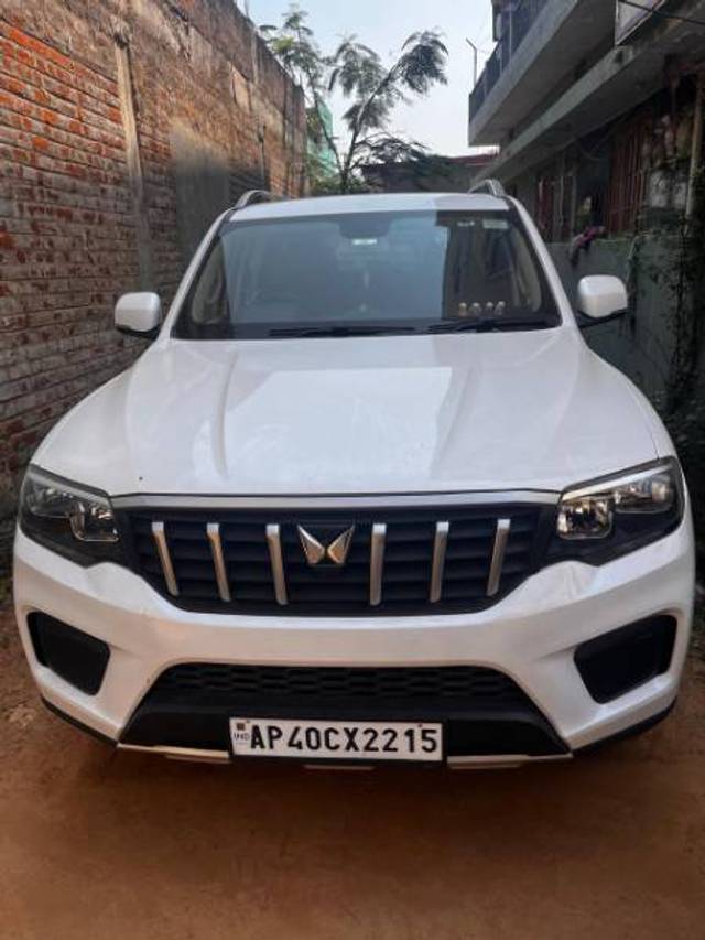 https://images10.gaadi.com/usedgaadi-sellcar/UsedCar/60f9e30c-c684-4f67-ac97-1b72bddd61b5/63995e89-a98e-46f5-871a-bea959c4a368.jpg?imwidth=6400