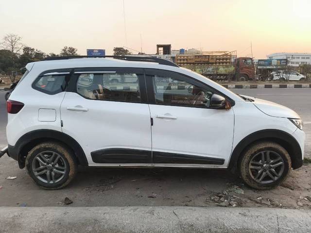 https://images10.gaadi.com/usedgaadi-sellcar/UsedCar/6101ab9a-036b-4020-8a83-96efb248942b/037b4693-1fd9-4880-826d-725c16339b33.jpg?imwidth=6401