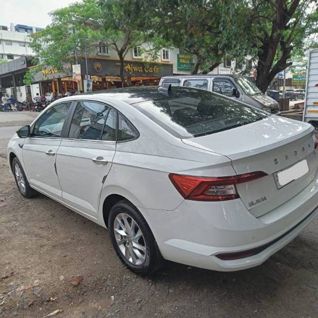 https://images10.gaadi.com/usedgaadi-sellcar/UsedCar/612abb74-a6c9-4a0b-aa63-5c0207d50bce/38d88047-5a09-40a5-9bb4-11ba9a8e702e.jpg?imwidth=6401