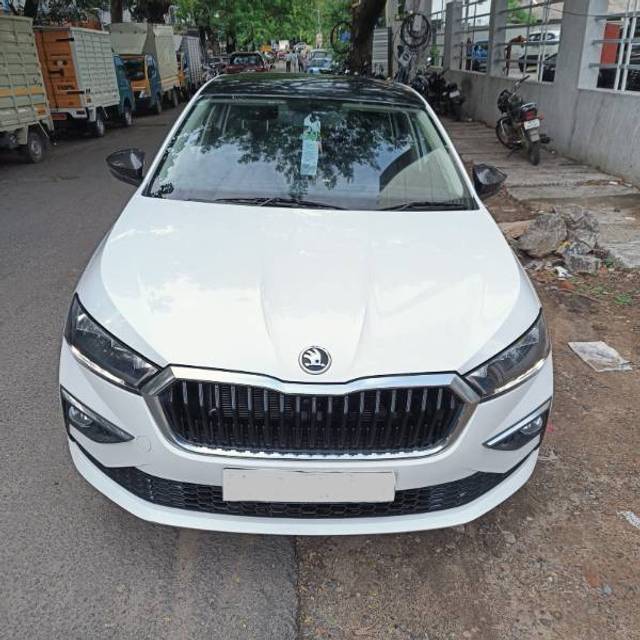 https://images10.gaadi.com/usedgaadi-sellcar/UsedCar/612abb74-a6c9-4a0b-aa63-5c0207d50bce/49ce36a2-d65a-4866-b51b-0c88bce15119.jpg?imwidth=6400