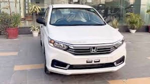 https://images10.gaadi.com/usedgaadi-sellcar/UsedCar/61847e35-02e2-45c6-958d-7c1059dfc63a/aecb2d9a-89ba-4b39-bd4c-d5f2fd38c341.jpeg?imwidth=6400