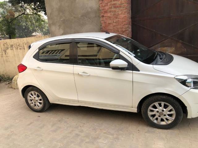 https://images10.gaadi.com/usedgaadi-sellcar/UsedCar/61ea17ed-5a9c-419e-9992-f3c47e62073d/21f599ed-49ae-45ca-bbbf-1de335f3b31b.jpeg?imwidth=6401