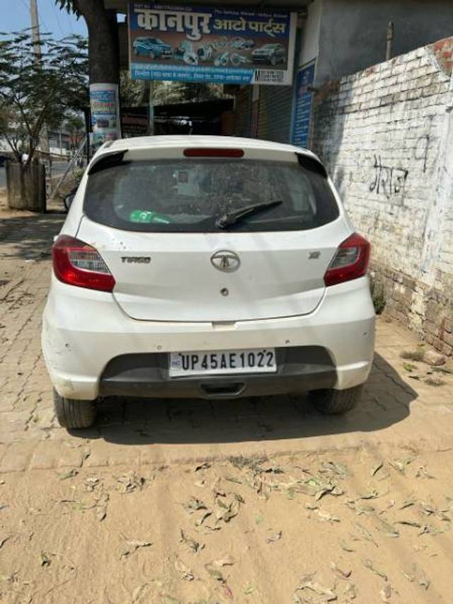 https://images10.gaadi.com/usedgaadi-sellcar/UsedCar/62355b9b-65c4-4bc0-b810-8fb24c47a07e/c5c486e7-664d-4337-bcbb-04178a4f3c96.jpg?imwidth=6402