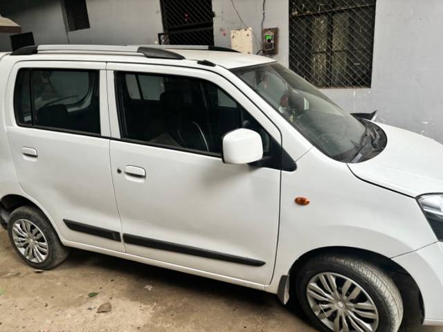 https://images10.gaadi.com/usedgaadi-sellcar/UsedCar/626cdb11-29b5-4c63-9b2a-d0c4b97415c7/bb5beaae-9d8b-40d8-bfe8-d3ec9a3a914c.jpeg?imwidth=6401