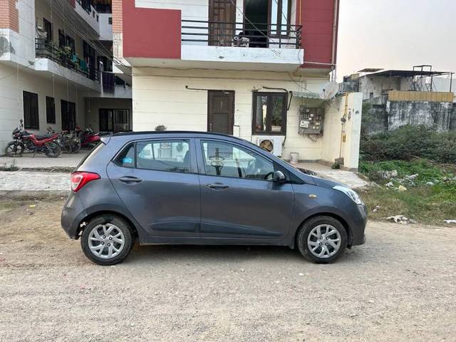 https://images10.gaadi.com/usedgaadi-sellcar/UsedCar/62a94f9d-70c6-492b-ac9a-28d09b9cb4ca/829355d0-731f-427c-9f4d-263e80f87d92.jpg?imwidth=6401