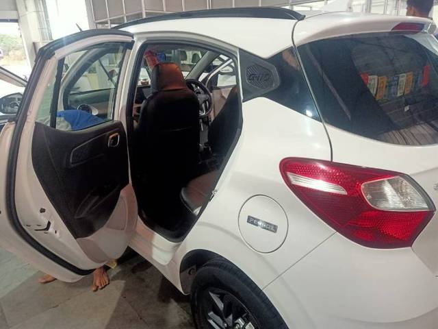 https://images10.gaadi.com/usedgaadi-sellcar/UsedCar/62af447b-a4ca-40af-bb78-e4253d195511/d426a314-b639-40be-a7c8-f7b7389ae002.jpg?imwidth=6402